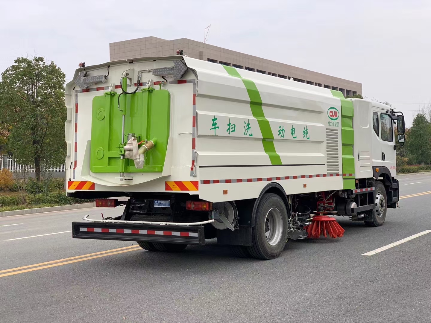東風(fēng)華神純電動(dòng)洗掃車圖片4